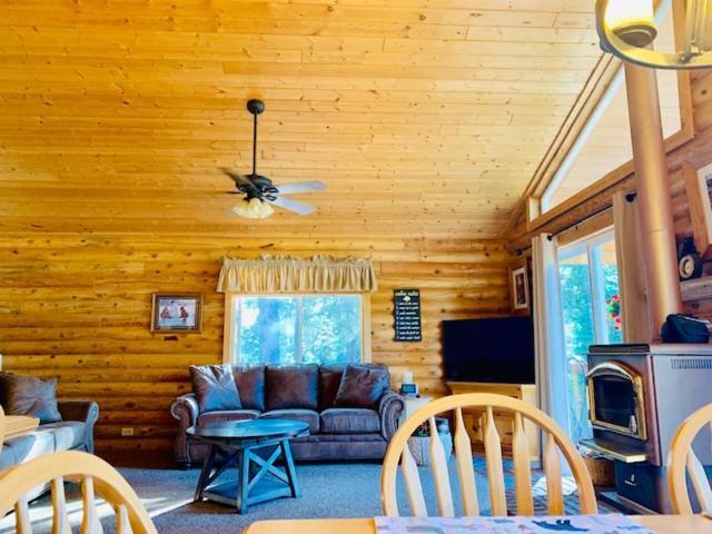Adventure Awaits 3King Bed,2Bath Log Cabin In Heart Of Duck Creek Village! Luaran gambar